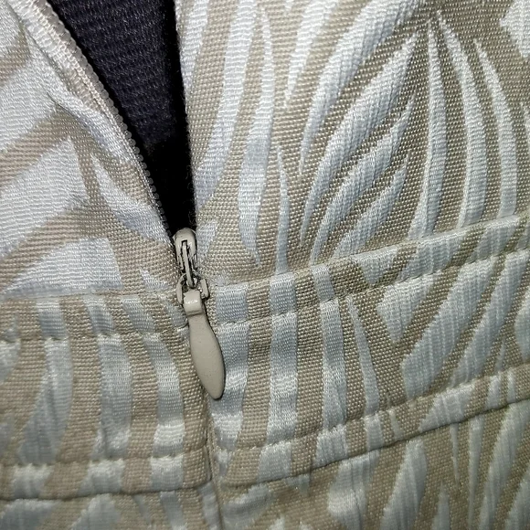 Elegant Cream Sleeveless Dress - Picture 5 of 5